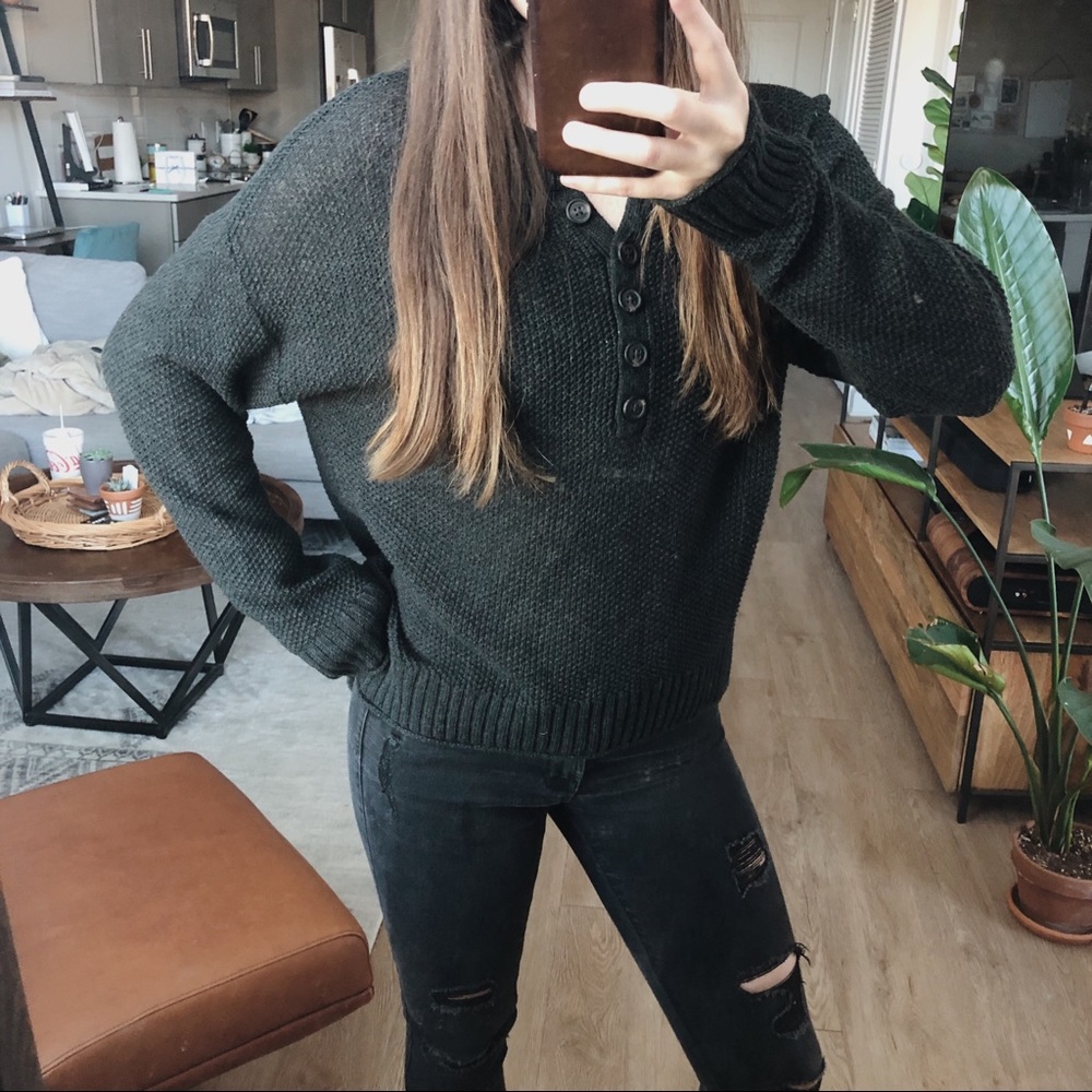 American Eagle Sweater